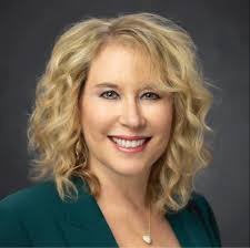 Are there any Northport restaurants which have outdoor seating and allow a  dog to be present?