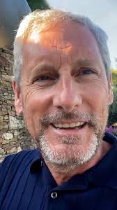 Nu nog in Saint-Tropez, maar vanaf maandag terug aan de meest interessante  tafel. 😎 #DeTafelvanGert, maandag tot donderdag in de app van GoPlay en op  Play4.