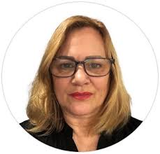 Erin Holl's Instagram, Twitter & Facebook