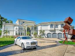 Jake paul pulls up on dillion davis and throws toilet at him. Die 5 8 Millionen Euro Villa Von Youtube Star Jake Paul Business Insider