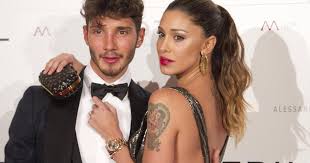 All'età di 10 anni inizia a muovere i primi passi nel mondo della danza, anche grazie alla passione trasmessagli dal padre. Stefano De Martino Addio Al Tattoo Fatto Con Belen Veb It