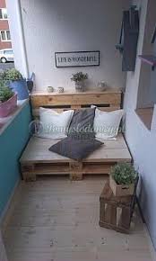 Balkon Mit Einer Gemutlichen Bank Aus Paletten Paletten Repinned By Www Parkett Direkt Net Ahnliche Tolle Wohnung Balkon Dekoration Bank Aus Paletten Wohnen