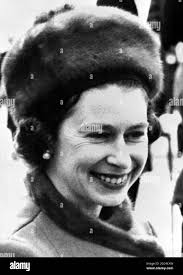 Sa majesté reine elizabeth ii avec prince philip Banque d'images noir et  blanc