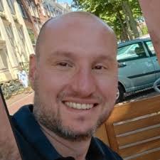 Phone House Oosterhout klaar voor de toekomst!!!! Met dank aan Robin Wessels  en zijn team van FaberExposize voor de mooie striping en wandpresentatie en  Jean Paul.M.P. Verhaaren en zijn team van URS… |