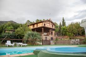 La coronilla casa rural está situada en una zona de montaña y rodeada de un bosque de pinos, y cuenta con una piscina el buscador de hoteles de rumbo te ofrece hoteles baratos en jarandilla de la vera al mejor precio, ayudándote a encontrar los hoteles más céntricos, los mejor comunicados, o. Piscina Y La Corona Picture Of La Coronilla Casa Rural Jarandilla De La Vera Tripadvisor