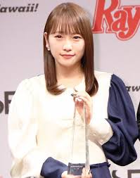 川栄李奈 1週間の女性有名人のファッションを紹介する 今週のファッションチェック 今回 1月22 28日 は 米倉涼子さん 石田ひかりさん 高岡早紀さん 橋本マナミさ 川栄李奈 川栄 女性