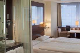Amazing views at berlin's prime location book your room incl. Standard Zimmer Bild Park Inn By Radisson Berlin Alexanderplatz In Berlin Mitte Berlin Deutschland Berlin Alexanderplatz Urlaubsbilder Zimmer
