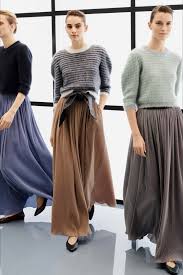 Le gonne lunghe per tally wejil moda donna autunno inverno 2019 2020. Giorgio Armani Spring 2021 Ready To Wear Collection Fall Fashion 2017 Fashion Fashion Show