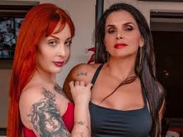 Luiza Ambiel grava vídeos adultos com atriz pornô