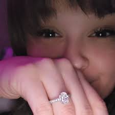 🪐🍀👫 Woman • changes her name • changes her home • leaves her family •  moves in with you • builds a home with you • gets pregnant for you •  pregnancy