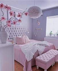 Desain kamar penuh dengan bantal. 10 Ide Dekorasi Kamar Minimalis Warna Pink