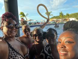 Meanwhile in Antigua : 'it's Carnival baby' . 🇦🇬👍🏼❤️🎉