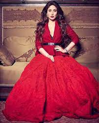 Kareena Kapoor Khan Divas Aren T Made They Are Born Letter By Koimoi Reader Fashion Indian Wedding Outfits Dresses