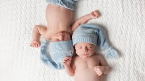 Ukuran baju xs masih kebesaran, berat bayi dalam kandungan franda bikin penasaran. Mengapa Anak Kembar Bisa Berbeda Berat Badan Lahirnya