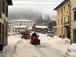 Bagno di romagna è un centro termale noto per le proprietà curative delle sue acque calde, conosciute già in epoca preistorica e sfruttate dai i dintorni san piero in bagno nel centro di san piero in bagno, dove trova sede il comune di bagno di romagna, gli edifici recano ancora. Neve E Gelo Bagno Cerca Di Tornare Alla Normalita Riaprono Scuole Medie E Liceo