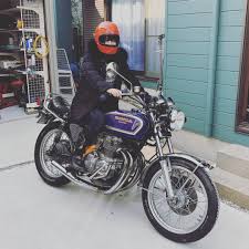 cb400f x 10さんはinstagramを利用しています 暇すぎる休日 1号機のシートあれこれ変えながらファッションショー 笑 黒シートも悪くない cb400f cb400four ヨンフォア 旧車 レストア カスタム 族ヘル 70年代 バイク好きな人と 旧車 旧車バイク ハーレー