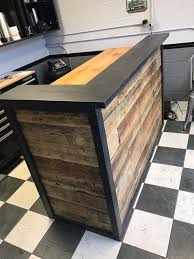 Desks Barn Doors And Custom Furniture Balcao De Paletes Balcao Caixa Para Loja Bares Industriais