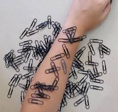 Small Minimalistic Objects Often Make The Best Tiny Tattoos This Single Paper Clip Looks Right At Home Amon Cute Tattoos For Women Cute Tattoos Tattoo Designs