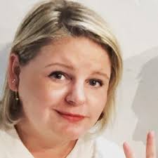 Gemma Chubb (@sequinsinthebay)