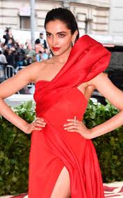 Met Gala 2018 Priyanka Chopra Makes Statement Again Deepika Padukone Looks Red Hot Gone Are The D Bollywood Fashion Deepika Padukone Indian Bollywood Actress