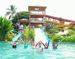 Jika anda menginginkan kolam yang lebih luas untuk berenang, maka tinggal melangkah saja ke kolam renang sharing yang terletak di bagian luar vila. Harga Tiket Masuk Rinjani Waterpark Lombok Timur Agustus 2021 Wisatakaka