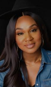 Can someone edit a photo to add deceased parents with angel wings?