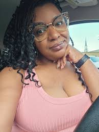 I'm just here to admire all the beautiful people and possible love  connections