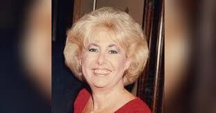 Roberta Weiss's Instagram, Twitter & Facebook