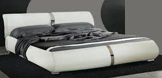 Letto moderno su livingo » 2.817 letti moderni disponibili prezzi scontati le migliori marche.un letto moderno dal design intelligente, arioso, è la promessa d'un sonno lindo, rilassante, un. Letti Matrimoniali Letto Matrimoniale In Ecopelle Moderno C G Home Design