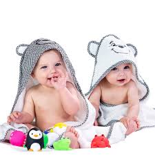 How to bath new born baby one day. Hooded Baby Bath Towel For Boys Girls 2 Piece Gift Set 30 X 30 100 Cotton Terry Towels Unisex Design For Infant Newborn Babies Buy Online At Best Price In Uae Amazon Ae