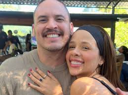 Influencer Laura Brito quebra silêncio após morte do irmão de 32 anos:  'Pesadelo'