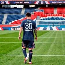 Después de un martes frenético en parís, pasadas las 22:00 horas llegó la confirmación oficial del fichaje del rosarino: Mgjm3aqhwi 3tm