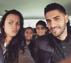 Estou na disposição, tal como disse nessa mesma chamada, de sair de lisboa de carro e poder fazer viagens constantes para poder também ser mais um ajudar um clube que fiquei a amar de coração!, escreveu quinaz. Goncalo Quinaz Quebra O Silencio Sobre O Fim Da Relacao Com Marta Cruz