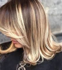 Non tutti i castani sono uguali e, di conseguenza, anche i colpi di sole dovranno essere scelti in base alla tonalità del colore della base dei capelli. Colpi Di Sole