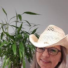 Fern Landry's Instagram, Twitter & Facebook