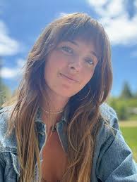 Hello! I'm Dáire and I'm moving to Bochum from the start of May, and I'm  looking for a place to live! Sorry ich spreche sehr wenig Deustch (aber ich  moechte lernen!), so