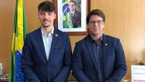 Em junho de 2020, assumiu a secretaria especial da cultura, no governo de jair bolsonaro. Mario Frias Recebe Renan Bolsonaro Para Reuniao Sobre Esports Istoe Independente