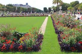 Le jardin du luxembourg est un jardin privé ouvert au public, situé dans le 6e arrondissement de paris. Le Jardin Du Luxembourg A Popular Garden In Paris