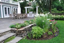 Raised Planting Beds Stone Wall And Ground Level Curved Planting Beds Garden Design Pictures Garden Design Backyard Landscaping