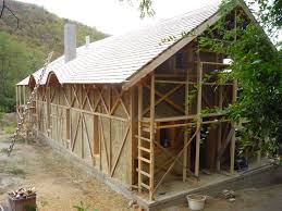 Un colaj de imagini cu case construite din baloti de paie. Case Eco Din Baloti De Paie Construite In Romania Adela Parvu Interior Design Blogger