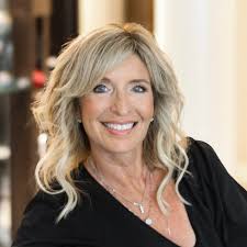 Lori Ashley's Instagram, Twitter & Facebook