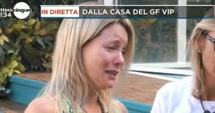 Nella casa più spiata d'italia sale la tensione a poche ore dalla diretta e l'attrice sfoga la sua ansia con le lacrime. Grande Fratello Vip Flavia Vento In Lacrime A Meno Di 24 Ore Dall Ingresso Non Li Ho Mai Lasciati Da Soli A Mia Madre Non Frega Niente Il Fatto Quotidiano