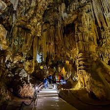 Exploramos La Cueva De Nerja En Privado Guiados Por Miguel Joven Tito En La Serie Verano Azul Foto 1