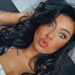 Sandra Vroom's Instagram, Twitter & Facebook