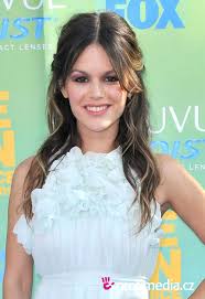 She became famous for her character named summer in the television series, the. Rachel Bilson Hairstyle Easyhairstyler