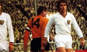 Si dibatte spesso nel calcio quanto nei risultati di un allenatore abbia influito il lavoro di quello. 1973 Gol Annullato Al Belgio L Olanda Va Ai Mondiali E Diventa Leggenda Estero Calciomercato Com