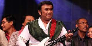 Tari merak menceritakan kehidupan seekor burung merak. Musisi Dangdut Ini Bukan Asli Indonesia Kapanlagi Com