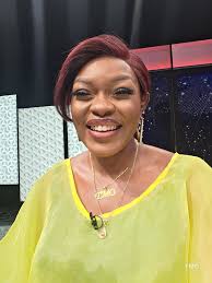 I'm feeling kinky and curly . • Please help me choose what will be my next  look. • Left or Right? • Choose! • #tmospeaks