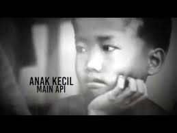 Berikut lirik dan chord lagu naik kereta api ciptaan ibu soed. Anak Kecil Main Api Nyanyian Aiman Amani Karim Youtube