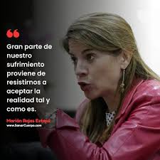 Cuando lo que ocurre no coincide con nuestras expectativas, nuestra mente  entra en una lucha interna por intentar que el mundo sea distinto a como se  presenta. Esa fricción constante entre lo